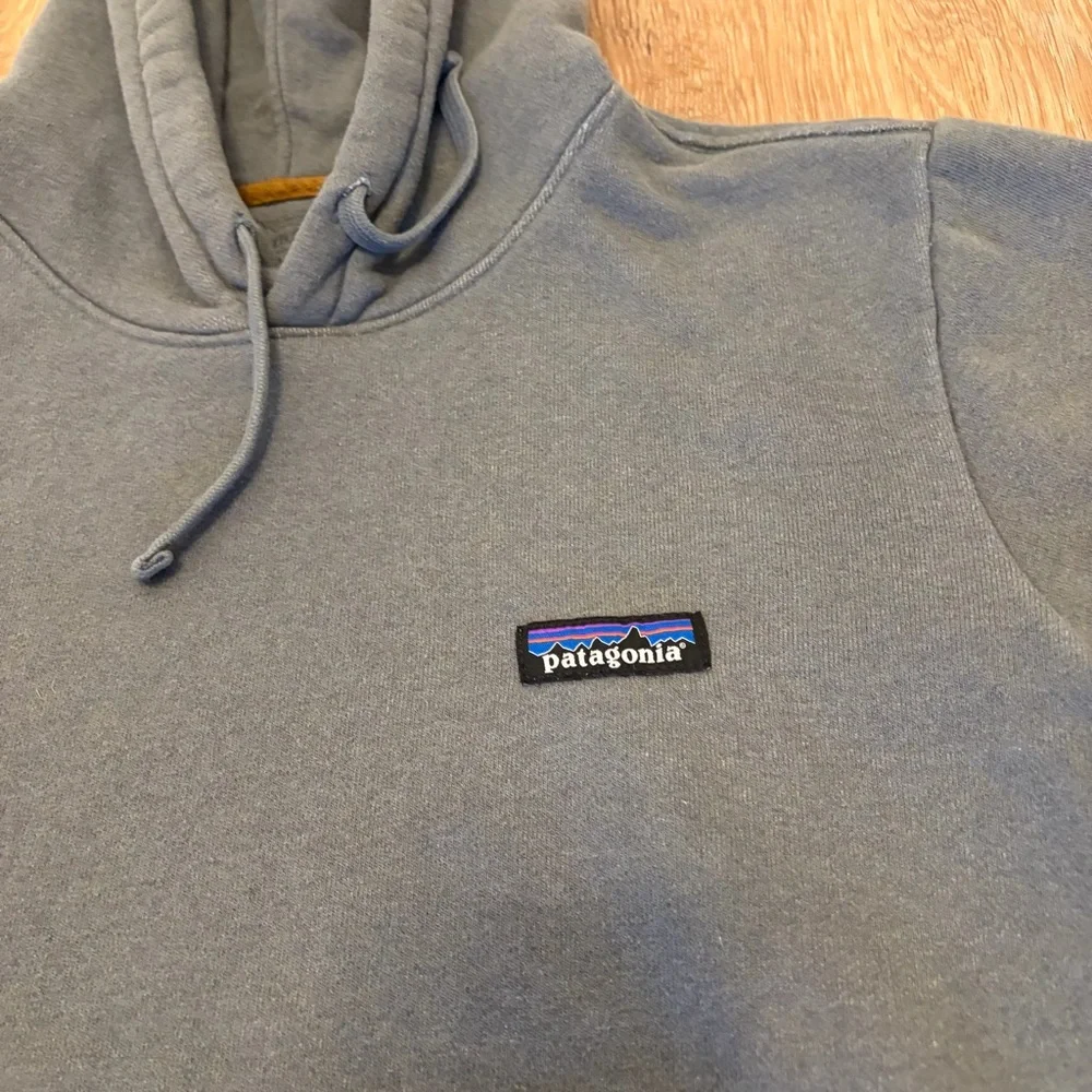 Patagonia Uprisal Hoodie Women’s XS Grey Logo Patch Sustainable Outdoors Spring